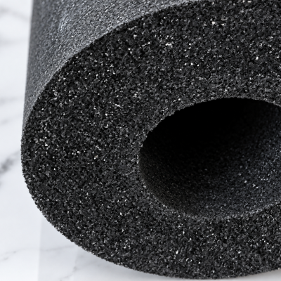 Makroaufnahme des gepressten SAN-MINI Aktivkohlefilters mit 1 µm Filterfeinheit